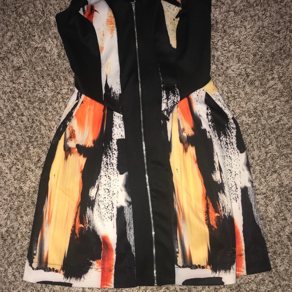 Beautiful Dress with zipper - Picture 3 of 5